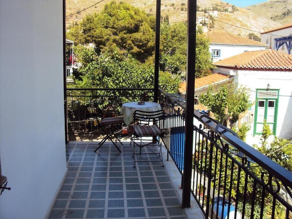Douskos Uptown Living Hotel Hidra Exterior foto