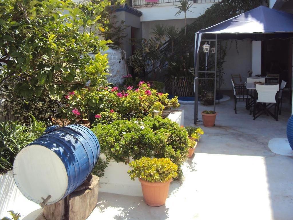 Douskos Uptown Living Hotel Hidra Exterior foto
