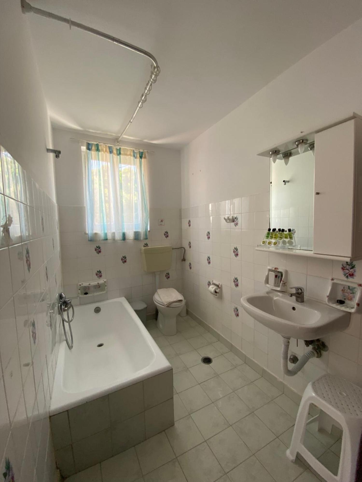 Douskos Uptown Living Hotel Hidra Exterior foto