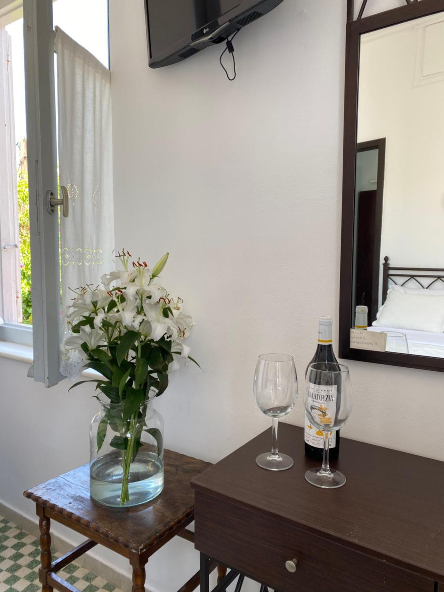 Douskos Uptown Living Hotel Hidra Exterior foto