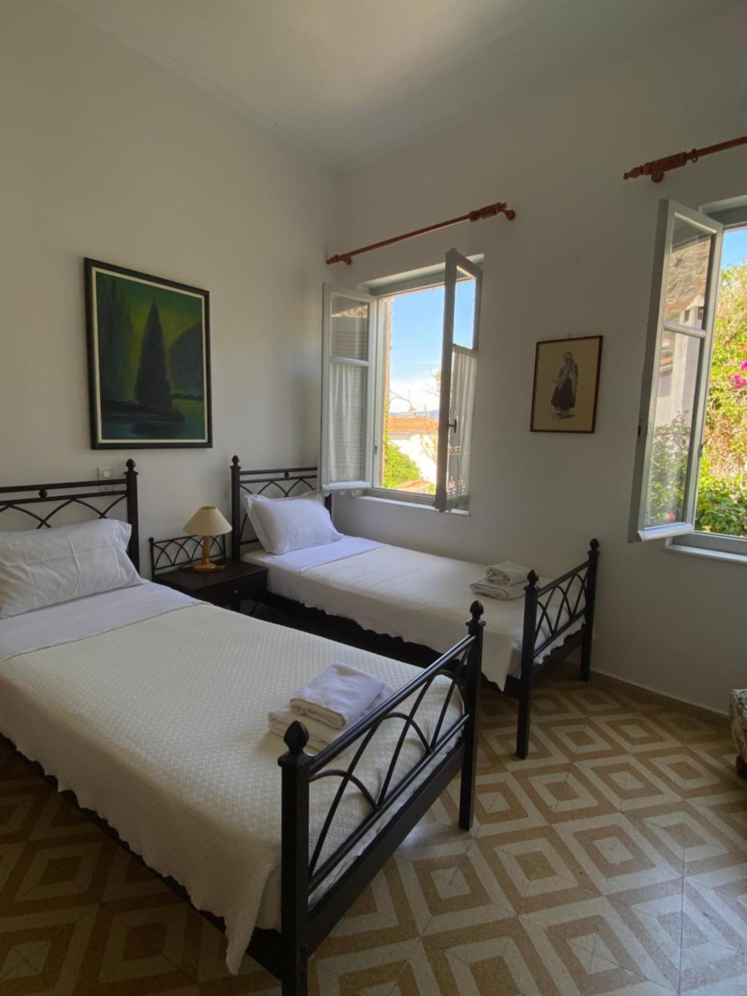 Douskos Uptown Living Hotel Hidra Exterior foto