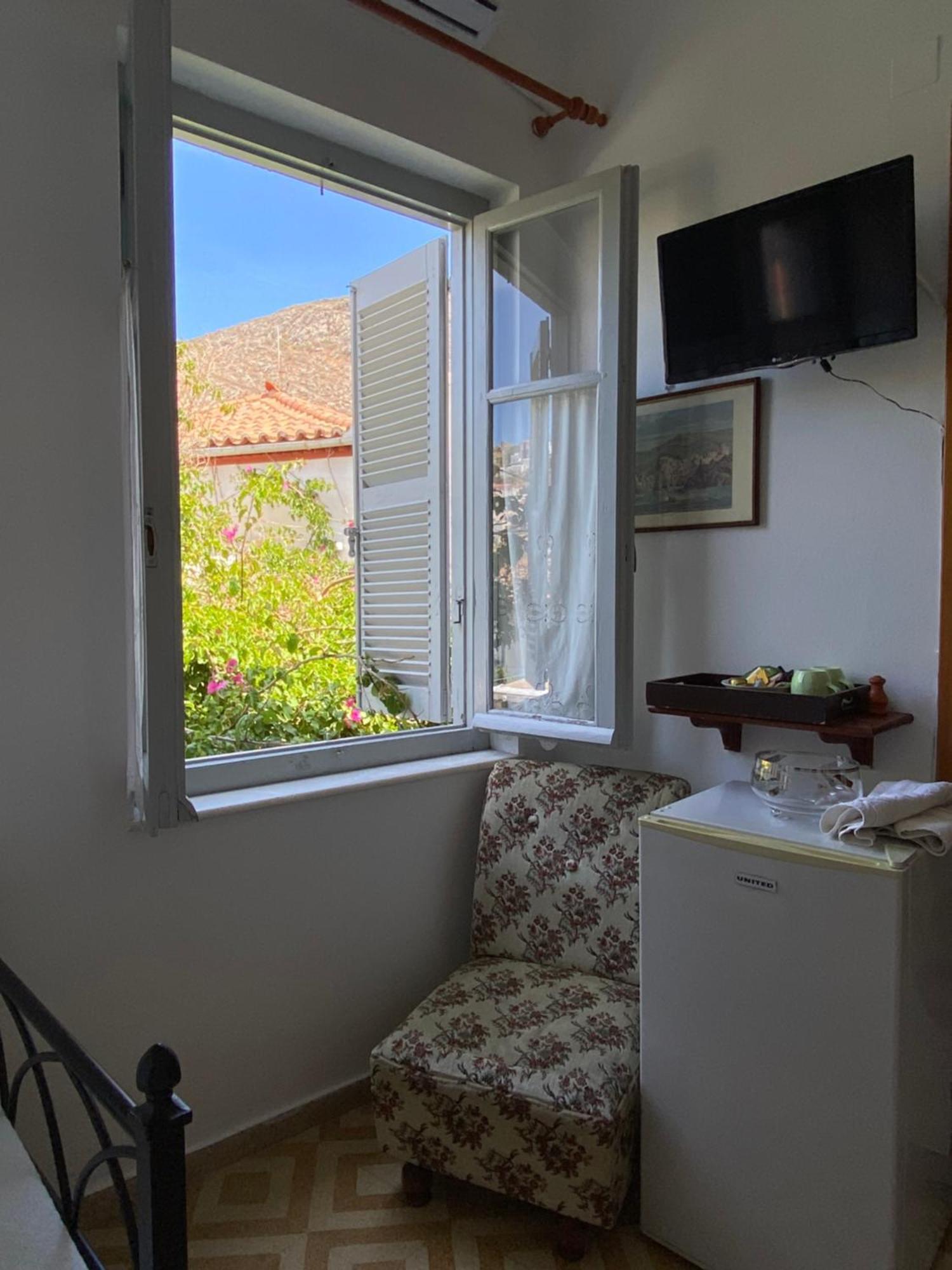 Douskos Uptown Living Hotel Hidra Exterior foto
