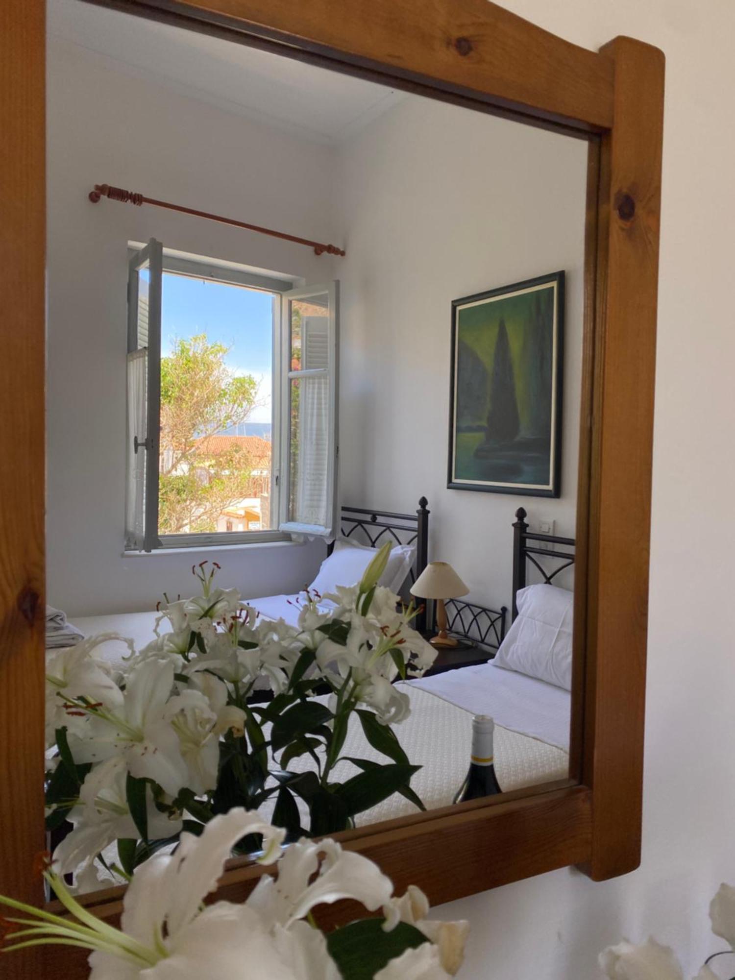 Douskos Uptown Living Hotel Hidra Exterior foto