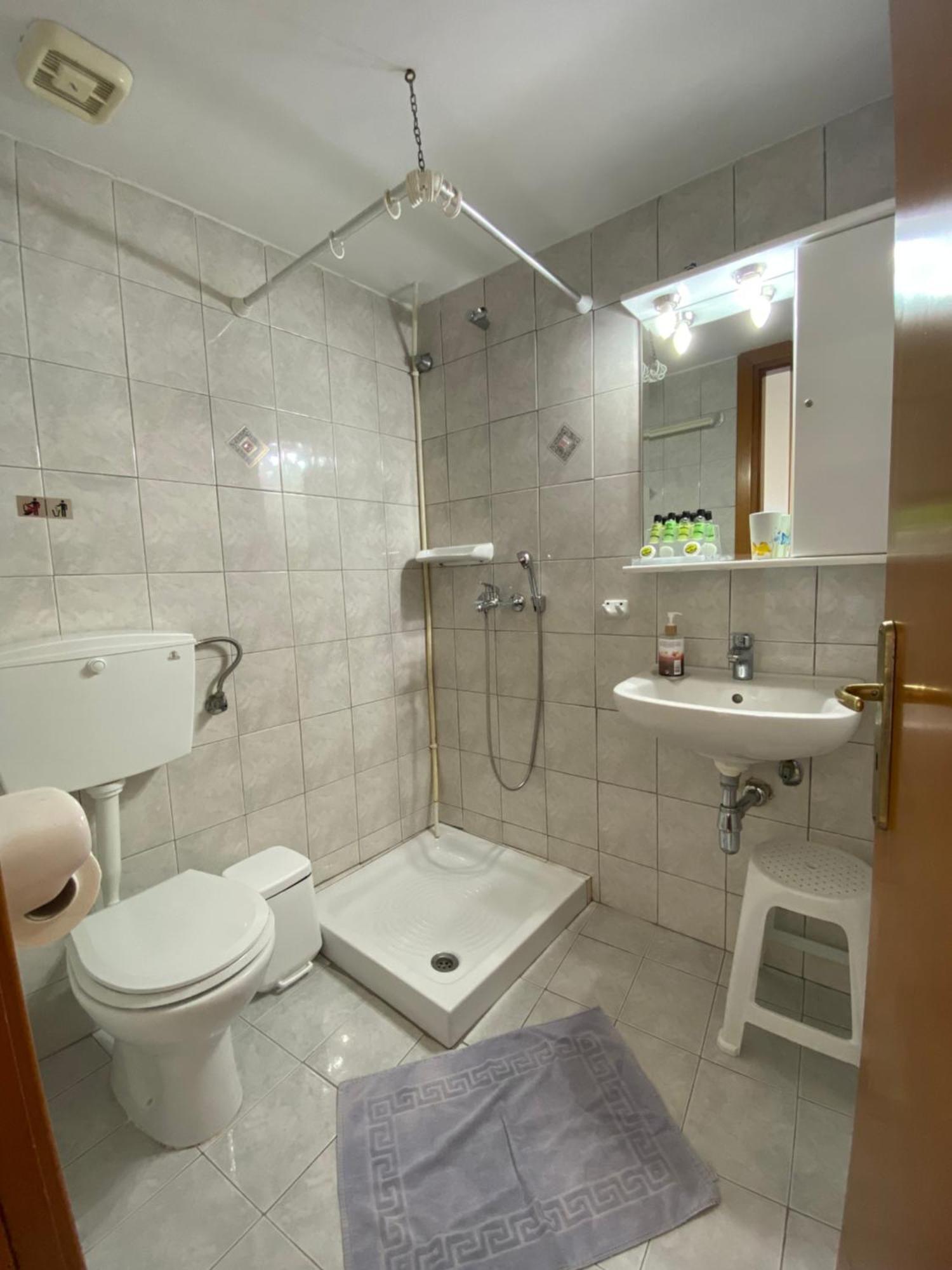 Douskos Uptown Living Hotel Hidra Exterior foto