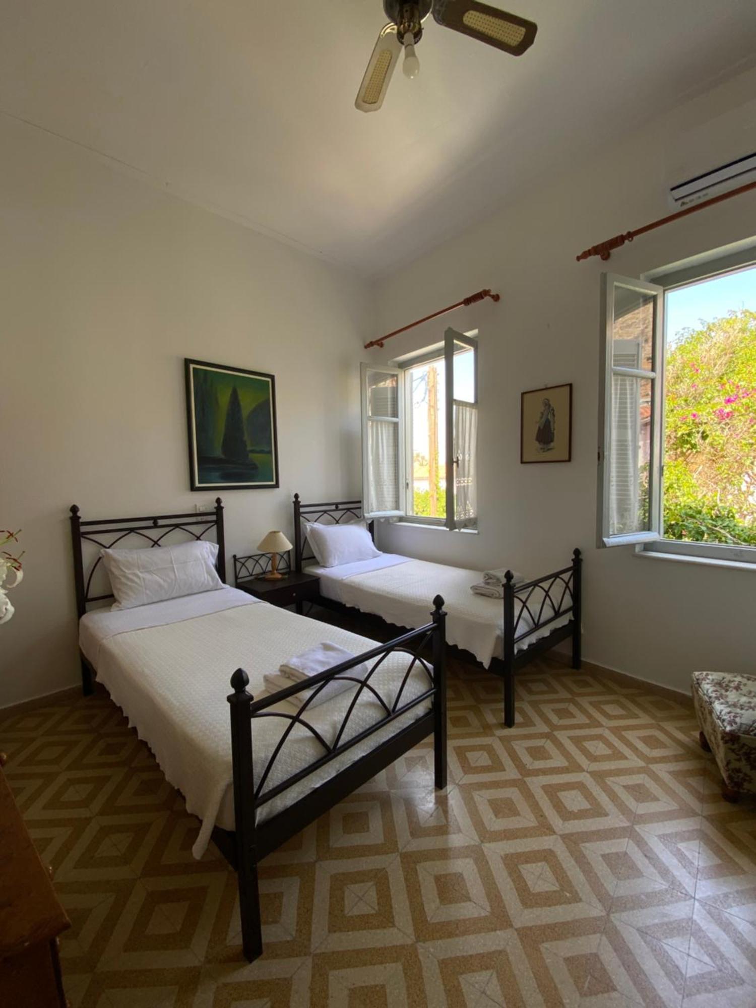 Douskos Uptown Living Hotel Hidra Exterior foto