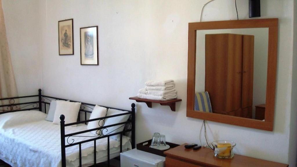 Douskos Uptown Living Hotel Hidra Exterior foto