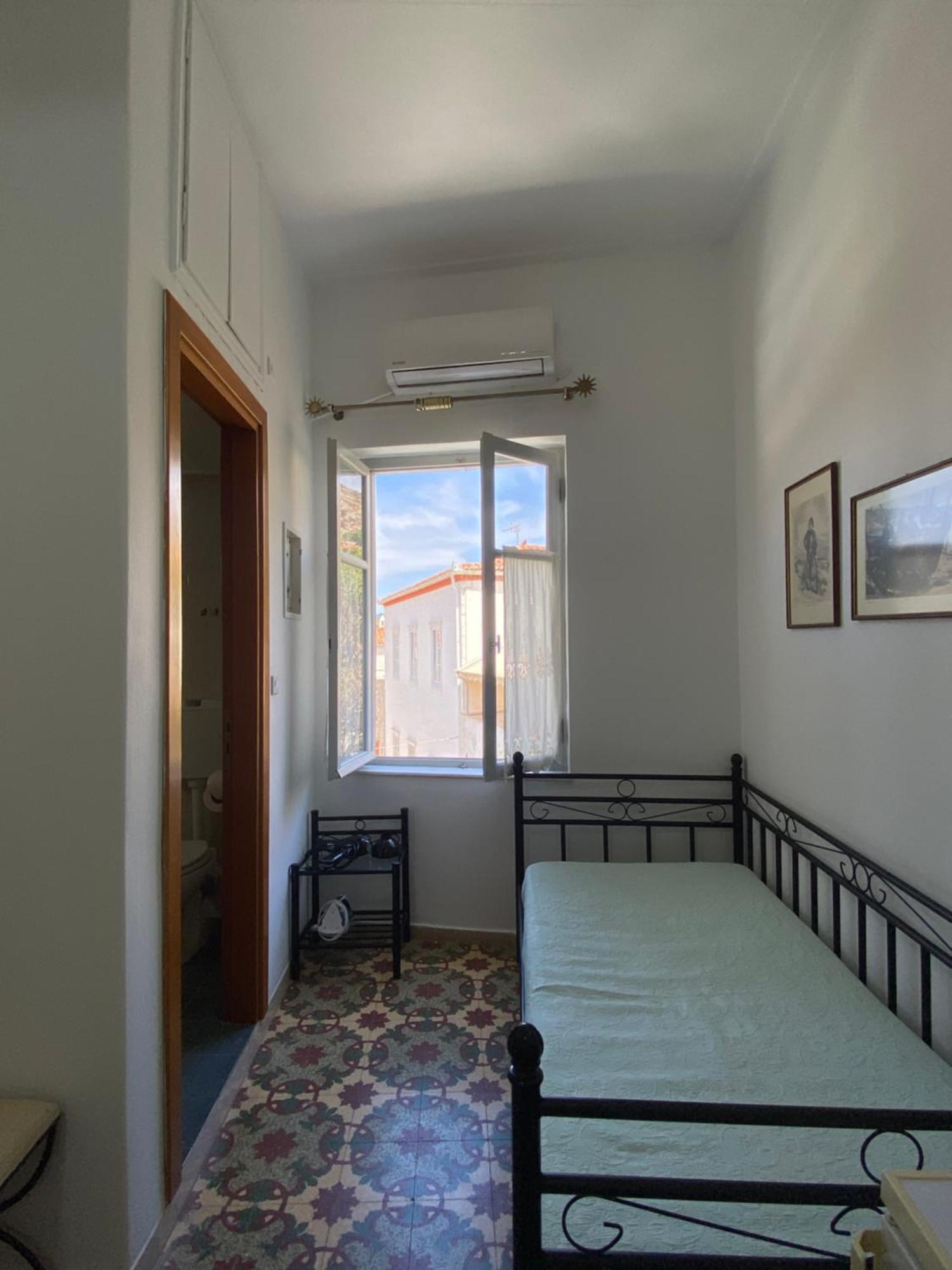 Douskos Uptown Living Hotel Hidra Exterior foto