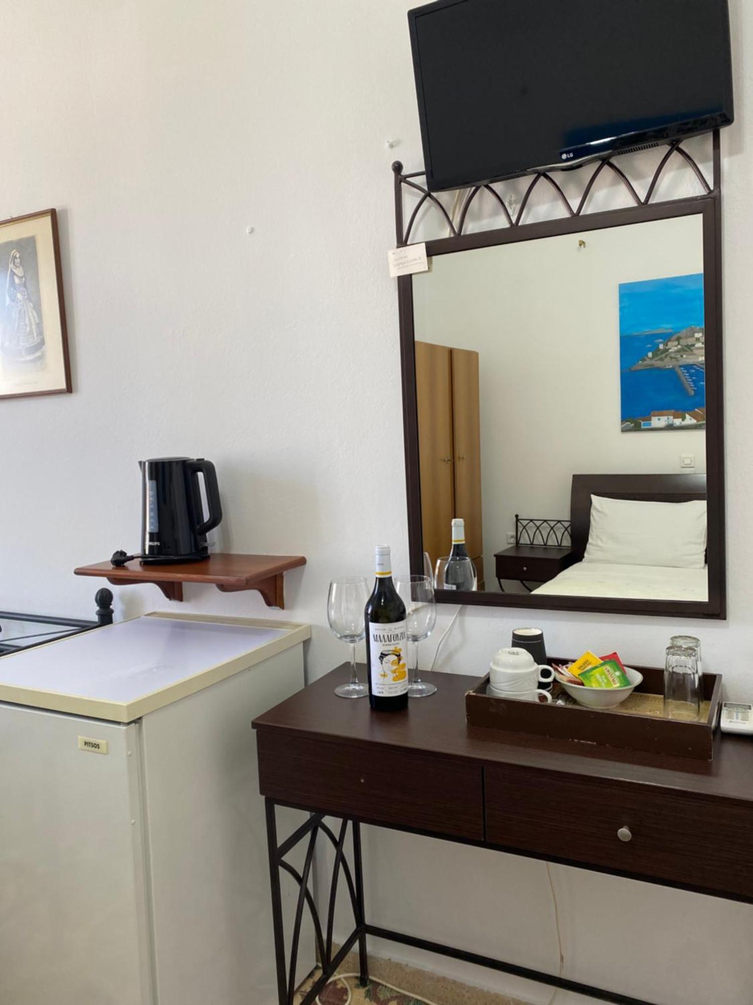 Douskos Uptown Living Hotel Hidra Exterior foto