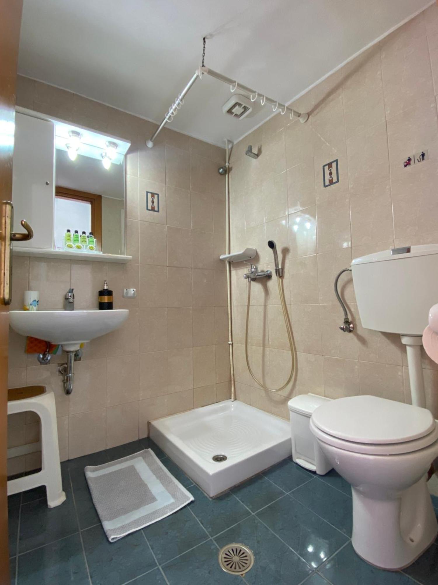 Douskos Uptown Living Hotel Hidra Exterior foto