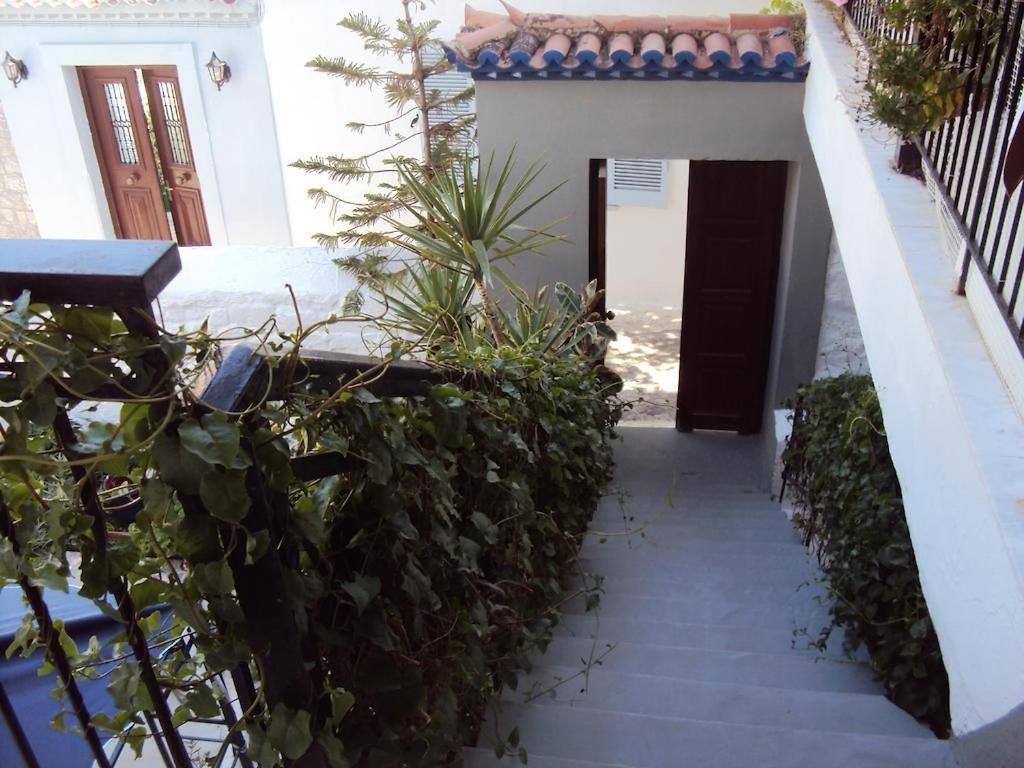 Douskos Uptown Living Hotel Hidra Exterior foto